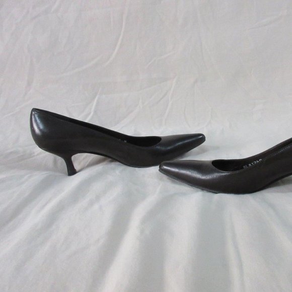 WOMEN'S SIZE 4 1/2 - BROWN LEATHER PUMP - STUART WEITZMAN - Picture 3 of 5